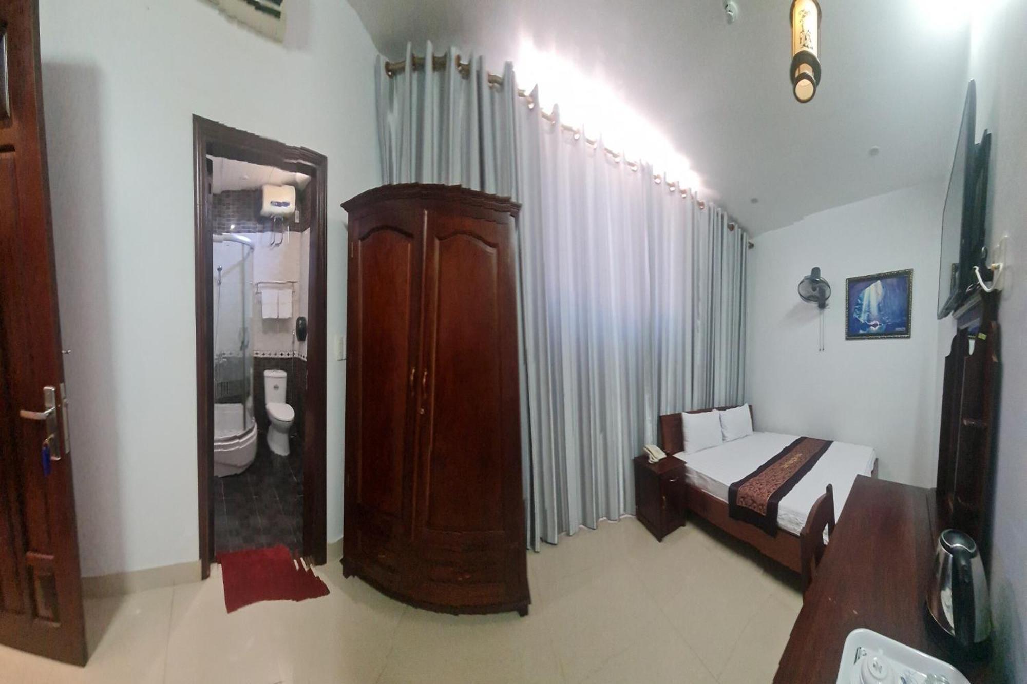 Tan Truong Son Hotel Dong Hoi Extérieur photo