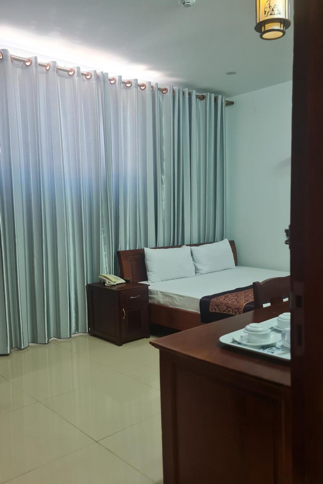 Tan Truong Son Hotel Dong Hoi Extérieur photo